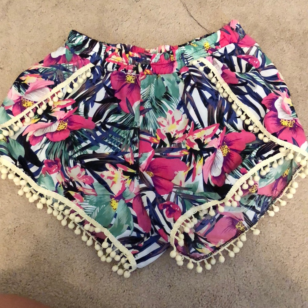 Fun beach Pom Pom shorts
